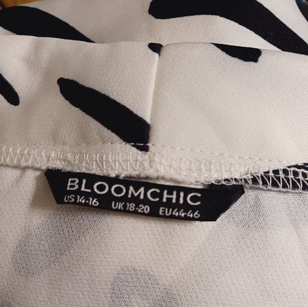 BloomChic White / Black Blazer Jacket Sz 14-16 NWOT - Picture 2 of 3
